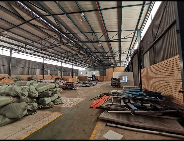 1,726M² WAREHOUSE TO LET IN JET PARK